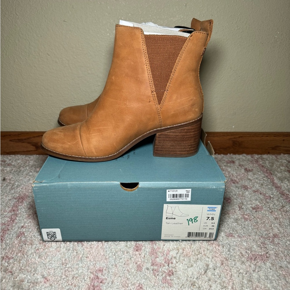 Toms Chelsea boots size 7.5 perfect for fall boots